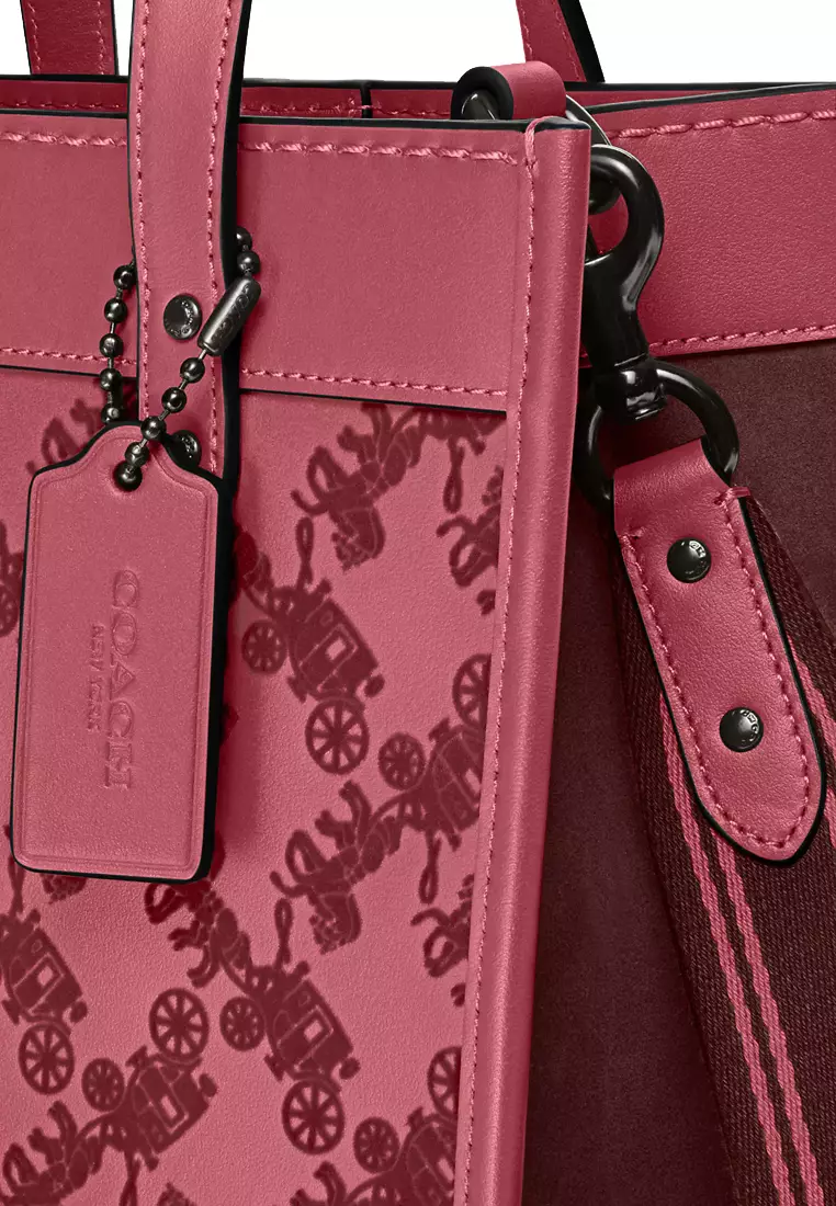 Field Tote Bag 22 With Horse And Carriage in Rouge CD750