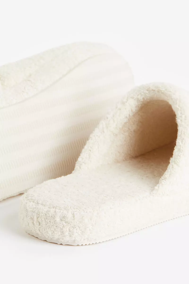 White cheap fluffy sandals