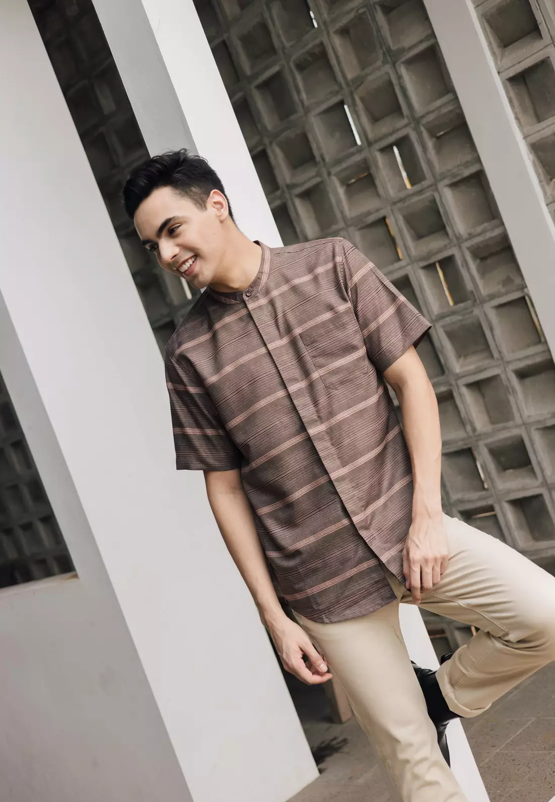 POLICE Kemeja Koko Salur Krah Shanghai Coklat Tua Regular Fit Pria