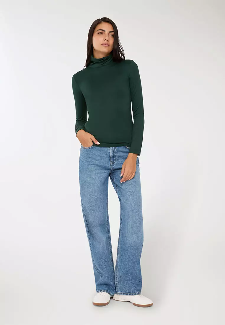 Woman Long-Sleeved T-Shirt