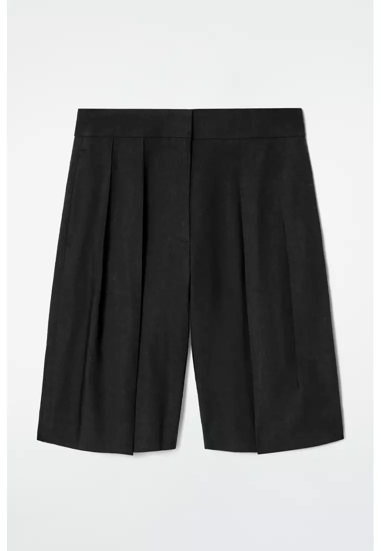 LONGLINE PLEATED LINEN SHORTS