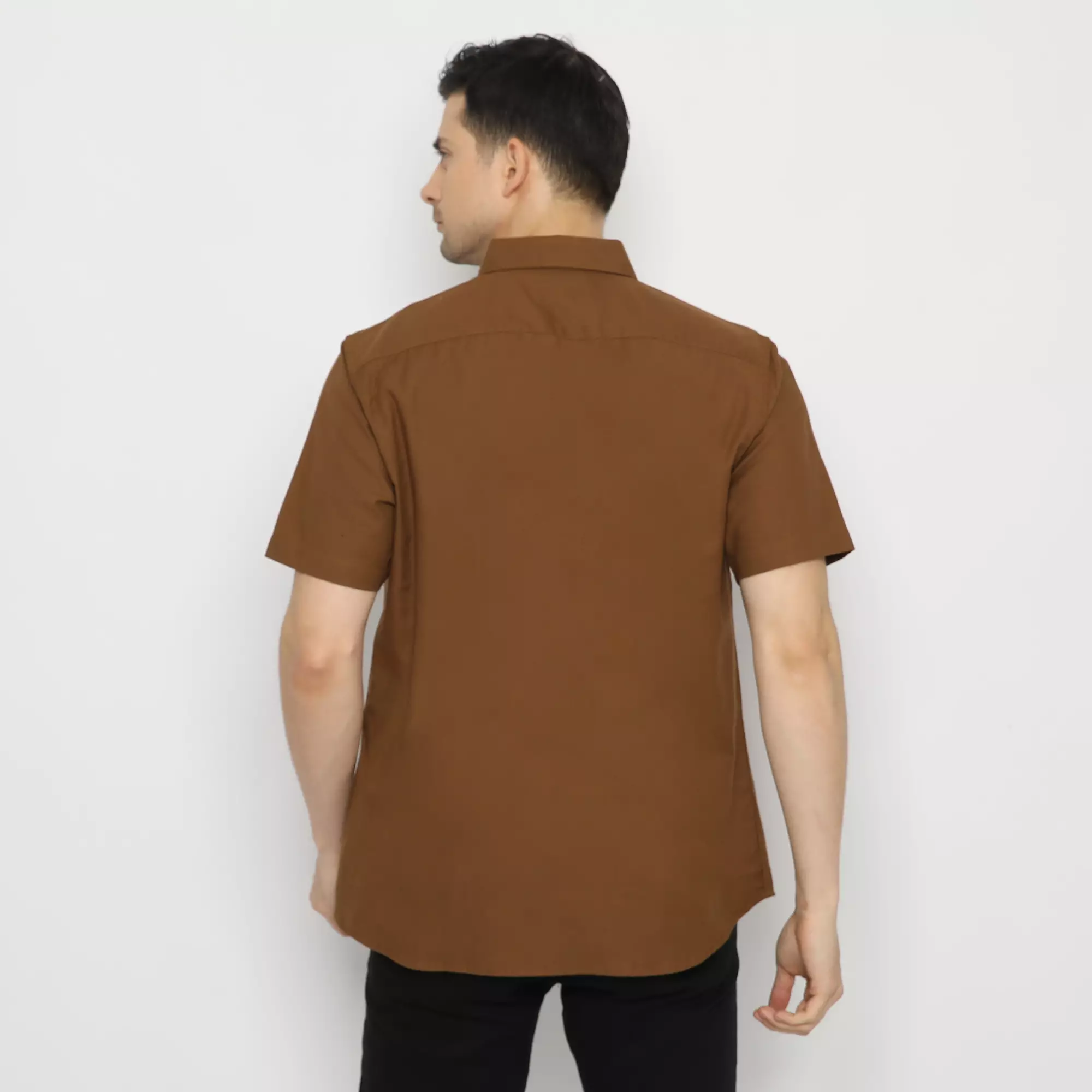 Platini Kemeja Pria Lengan Pendek Basic Katun Oxford Coklat 63217