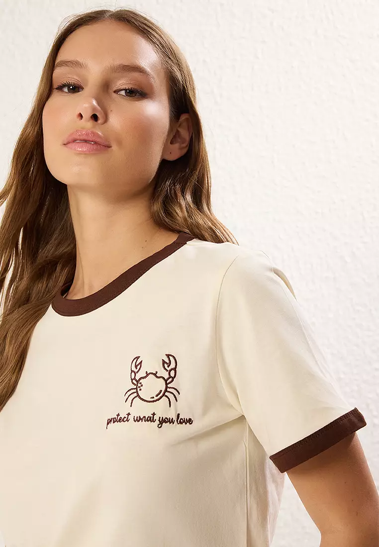 Stone Embroidered Contrast Piping Detailed Knitted T-Shirt