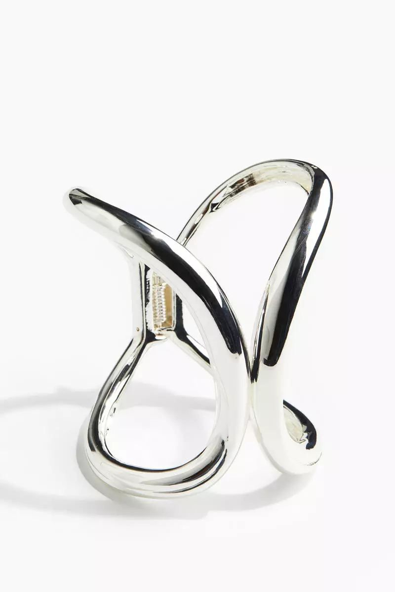 Hinged cuff bracelet