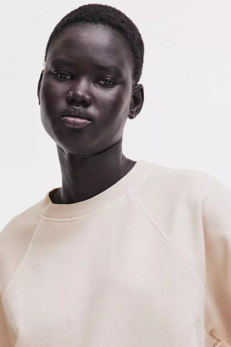 Short-sleeved sweatshirt