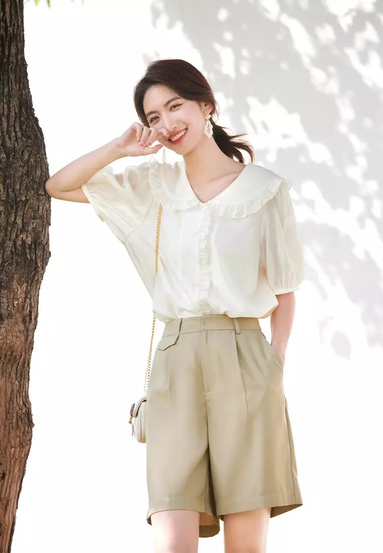 Short Sleeve Summer Blouse with Ruffled Collar