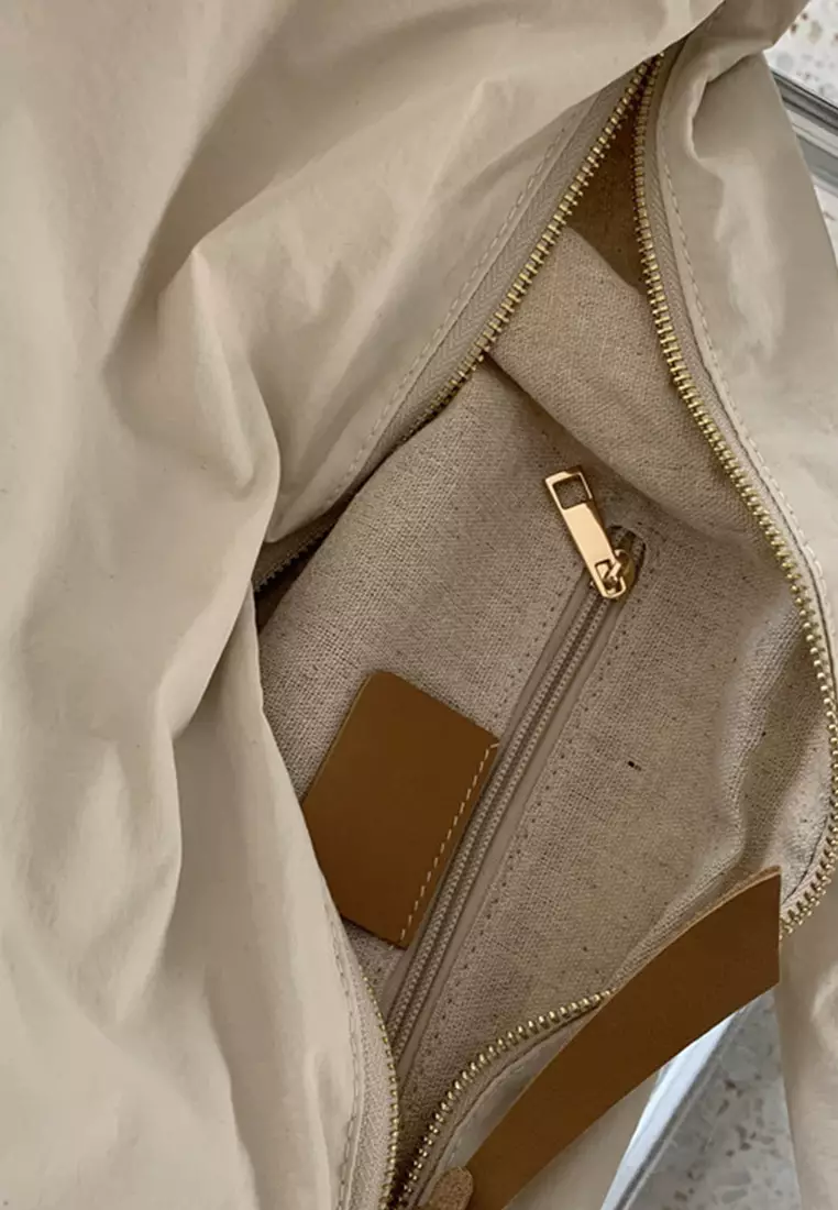 簡約大容量尼龍單肩餃子包 CA22032108W