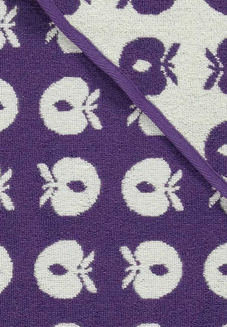 Baby towel with apples