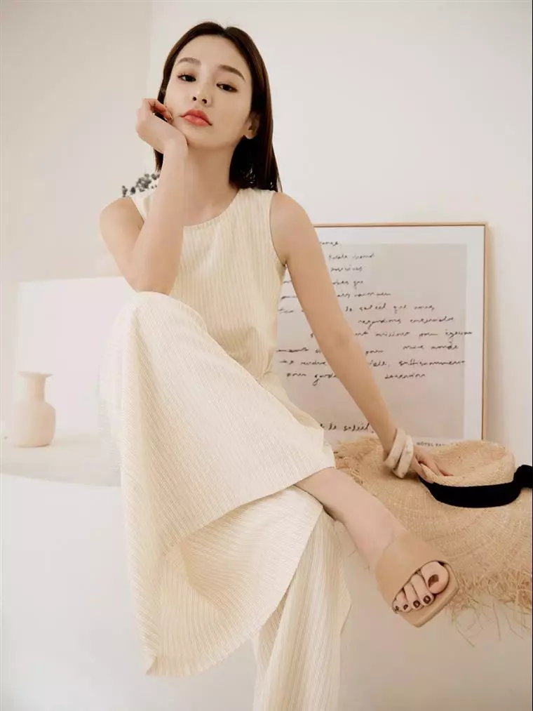 Simple Striped Pleated Wide-Leg Trousers [BA7158]