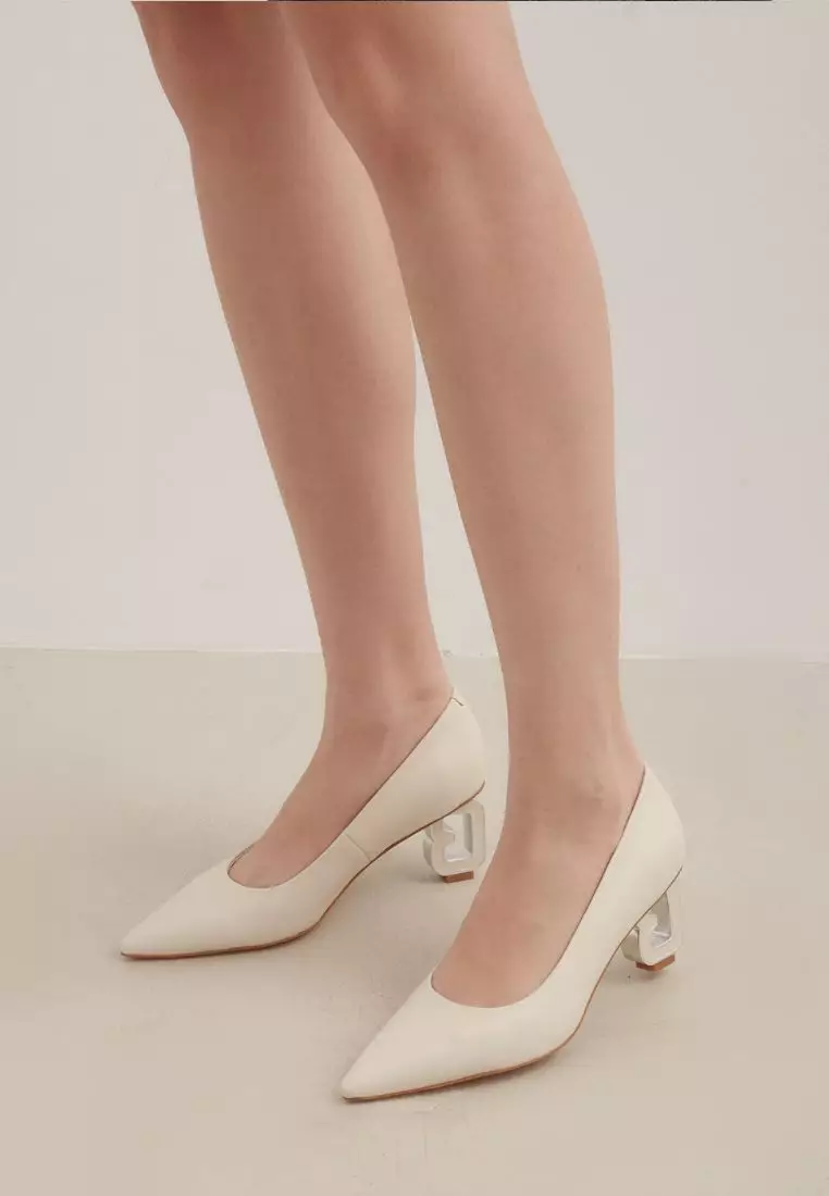 Beige pump outlet heels