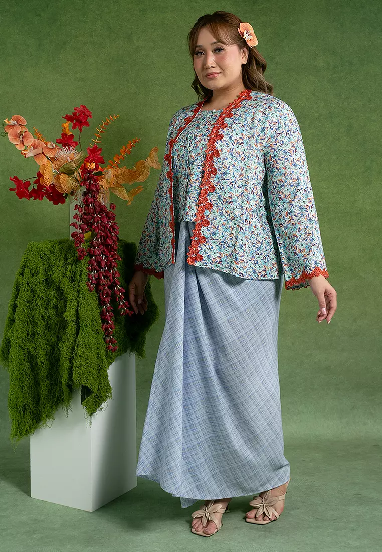 Eryna Plus size Kebaya with Pareo Skirt Set