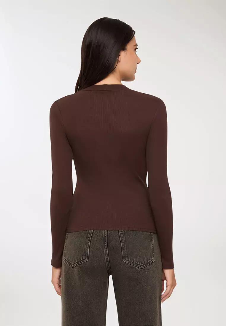 Woman Long-Sleeved T-Shirt