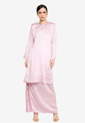 Kaisara Kurung Pahang From Butik Sireh Pinang In Purple Baju Kurung Moden Baju Kurung Moden باجو كوروڠ) is a traditional malay costume which loosely translated as enclosed dress. baju kurung moden
