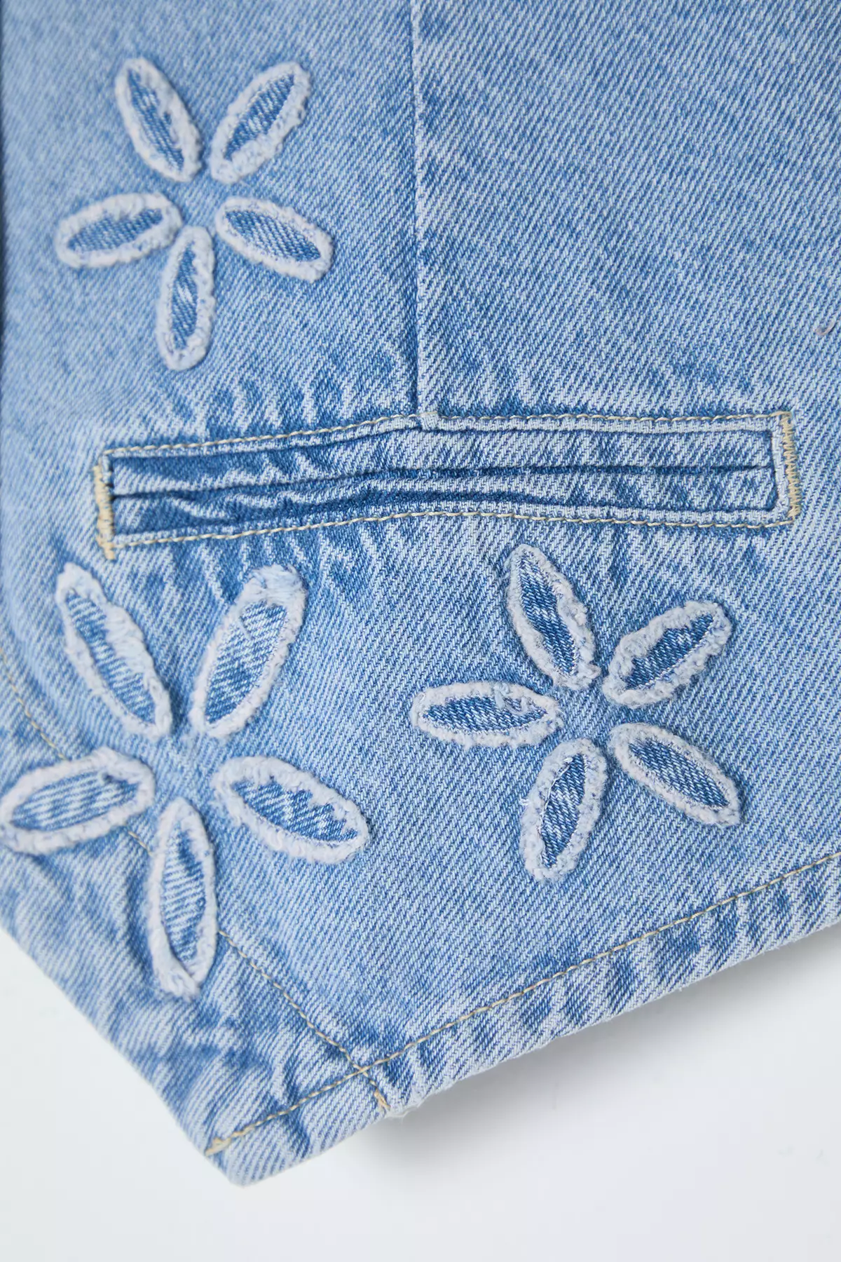 Light Blue Floral Embroidered V Neck Denim Vest TWOSS25YE00003