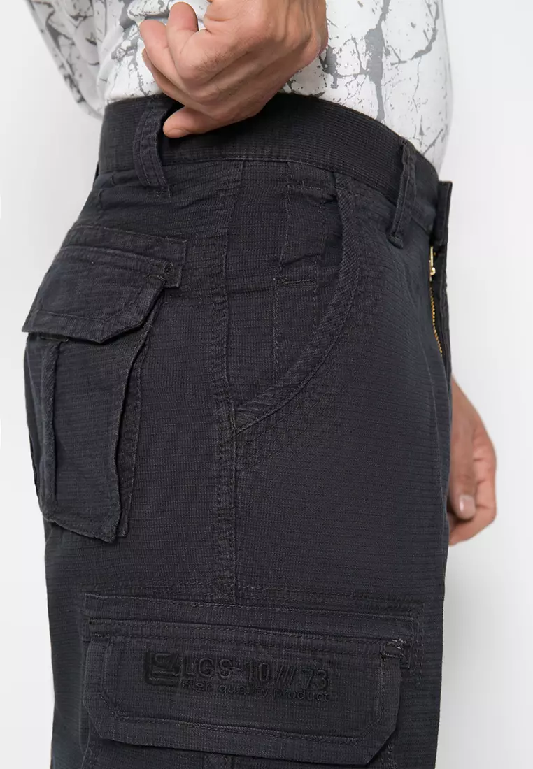 LGS - Celana Pendek Cargo Pria Casual Warna Hitam - LECR.320.257.514.7C