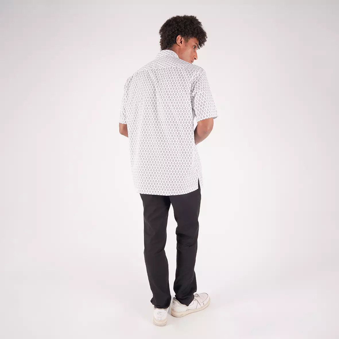 Kemeja Lengan Pendek Ethan White Pineapple Frost Print