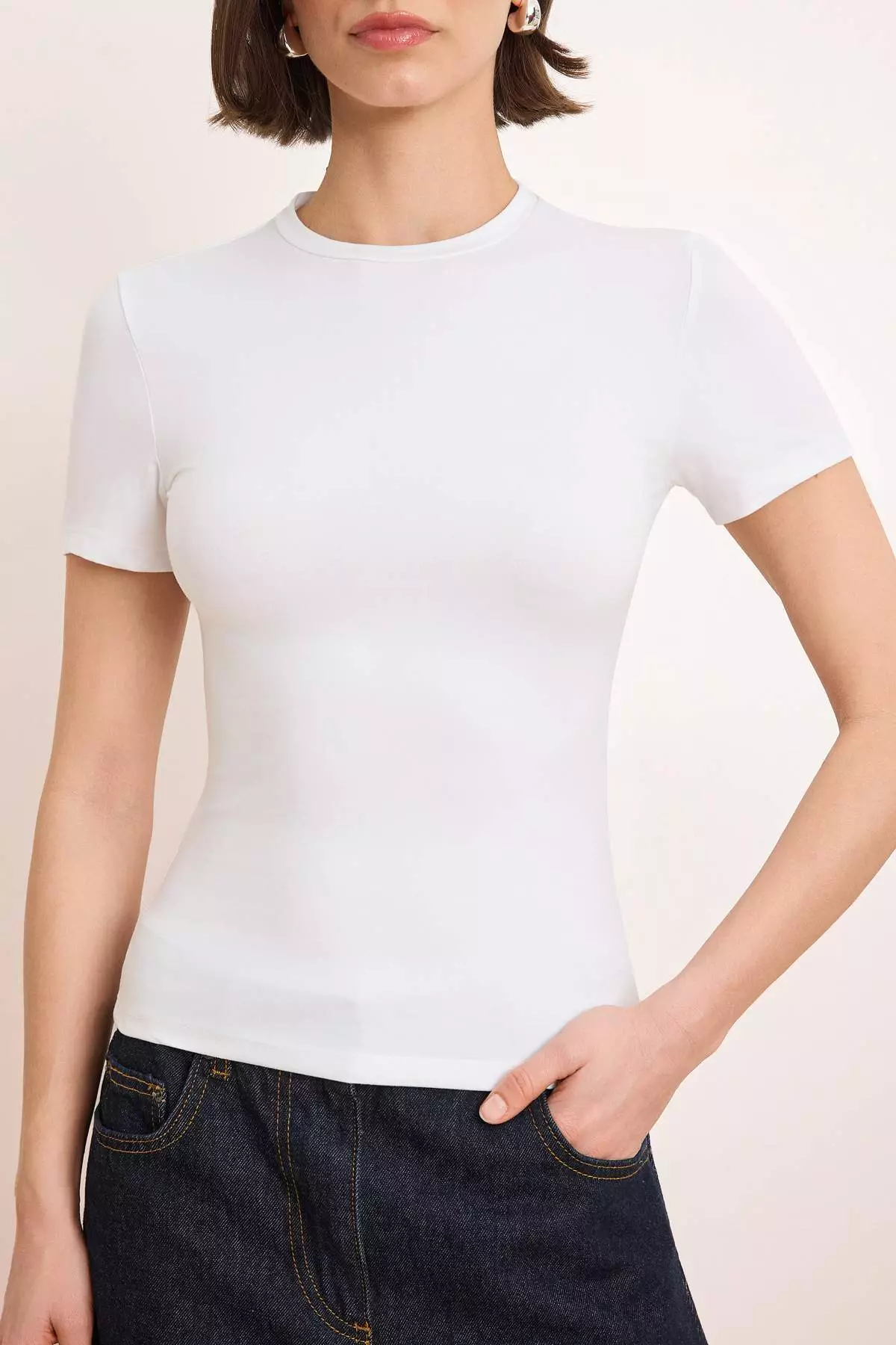 Ecru Plain Fitted Crew Neck Standard Sleeve Short Polyamide Knitted T-Shirt Twoss26Ts151