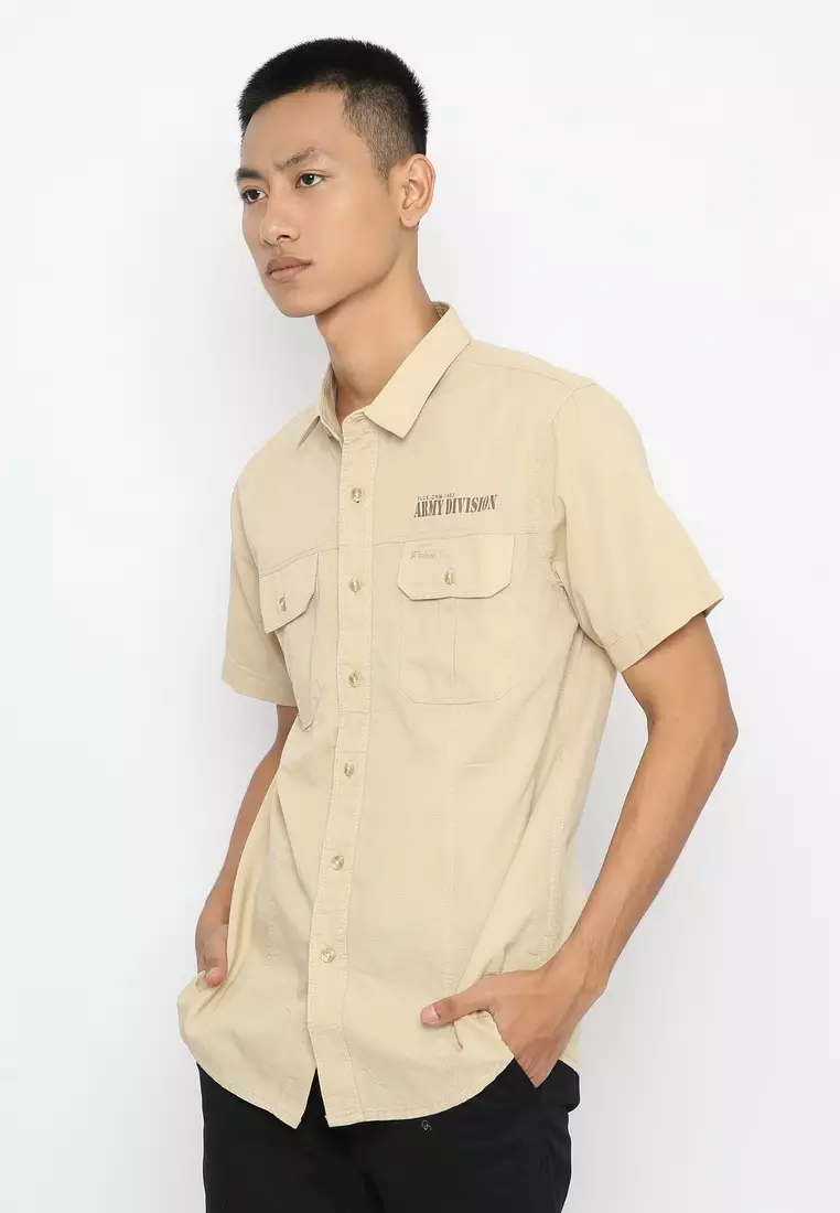 POLICE Kemeja Polos Cotton Slub Kantong Dua Cream Regular Fit Pria
