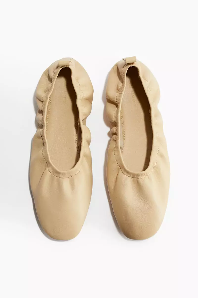 Discount on H&M  shoes - SKU: Leather ballet flats