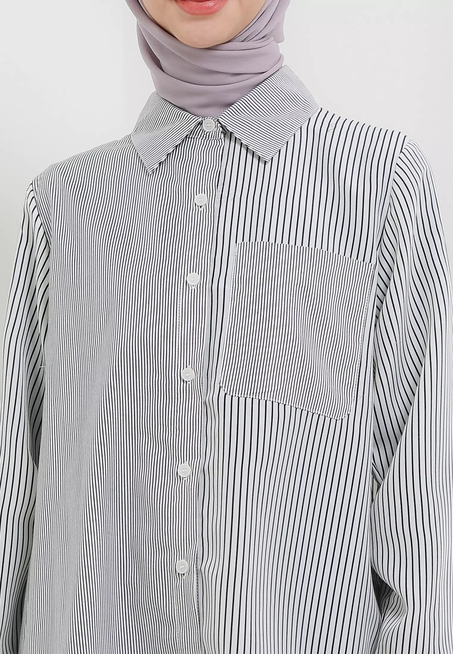 MFMW Sarah Atasan Kemeja Hitam Motif Salur Putih