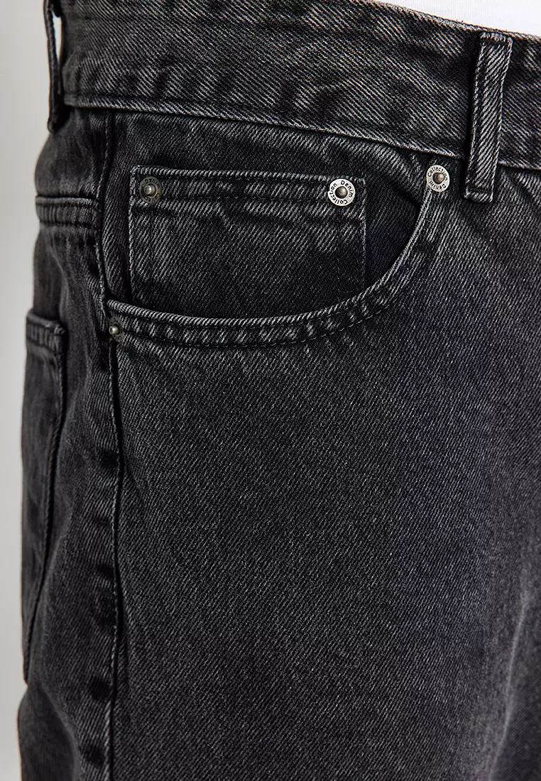 Relaxed Boyfriend Jeans