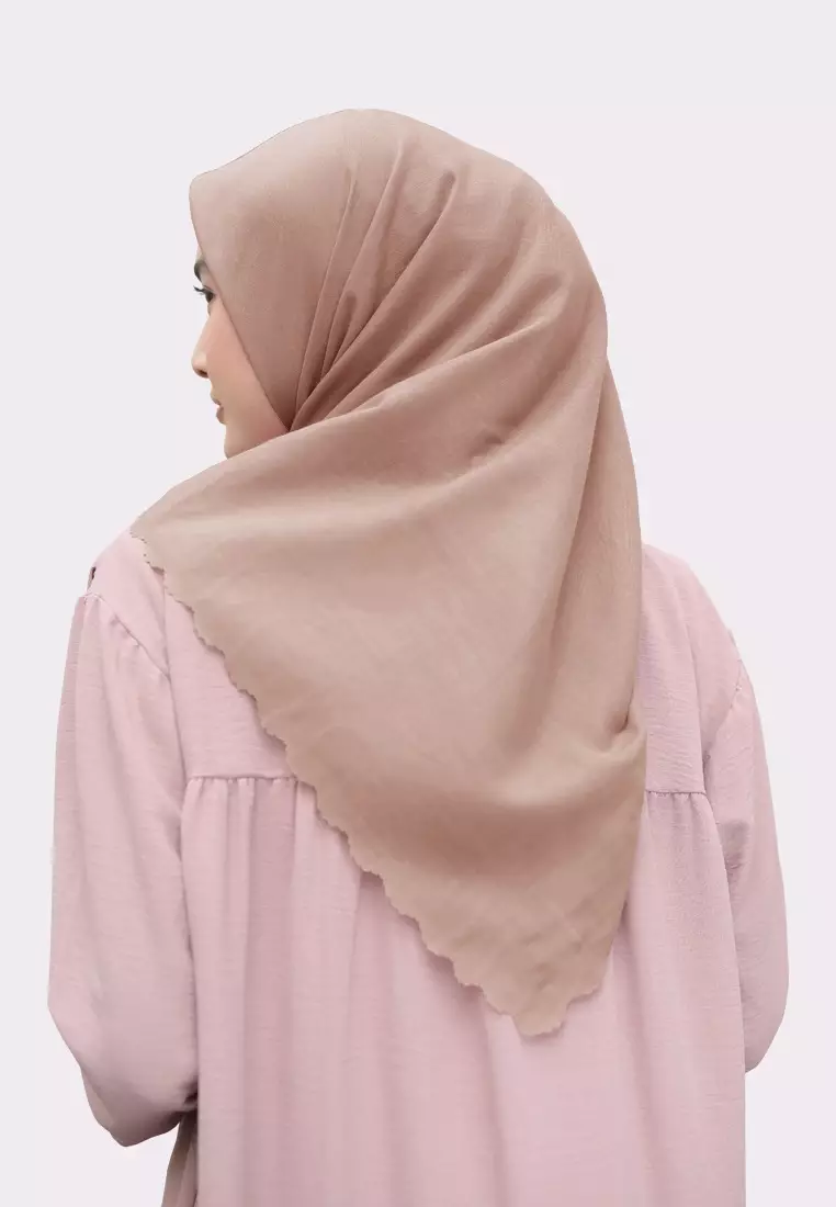 Zelena - Yuki Plain Paris Japan | Hijab Segiempat Paris Polos Lasercut - Nut Machiato