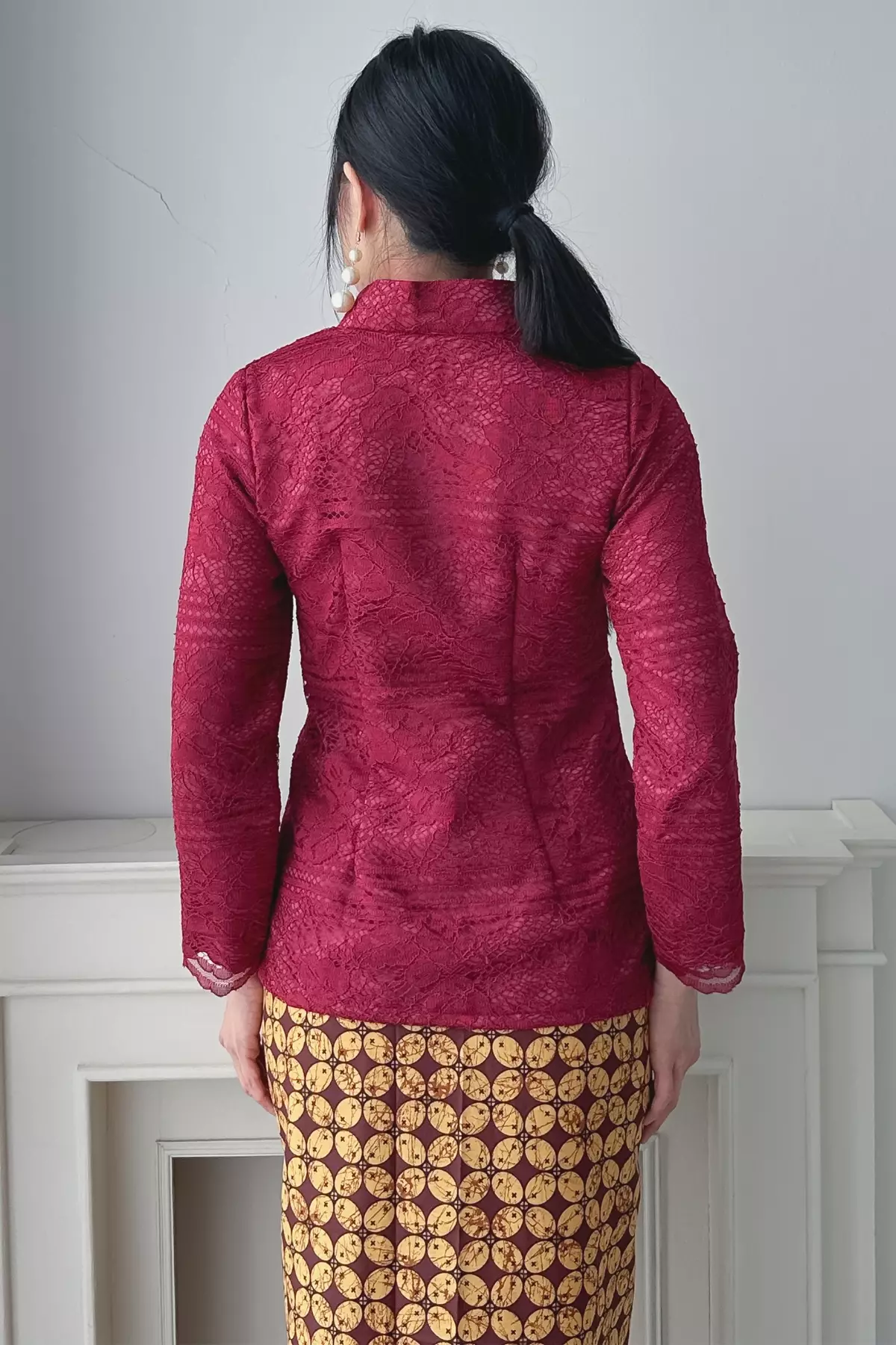 Jeng Dipha Brukat Maroon Kebaya Janggan