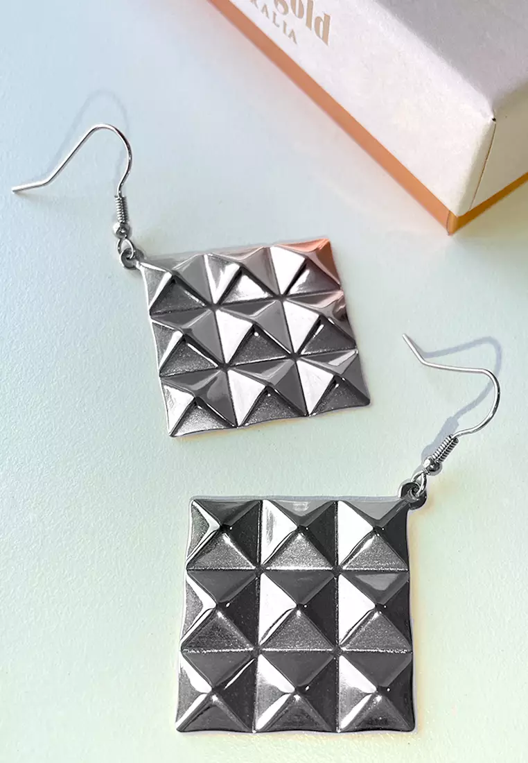 Fascination Geometric Style Diamond Shape Metallic Earrings White Gold