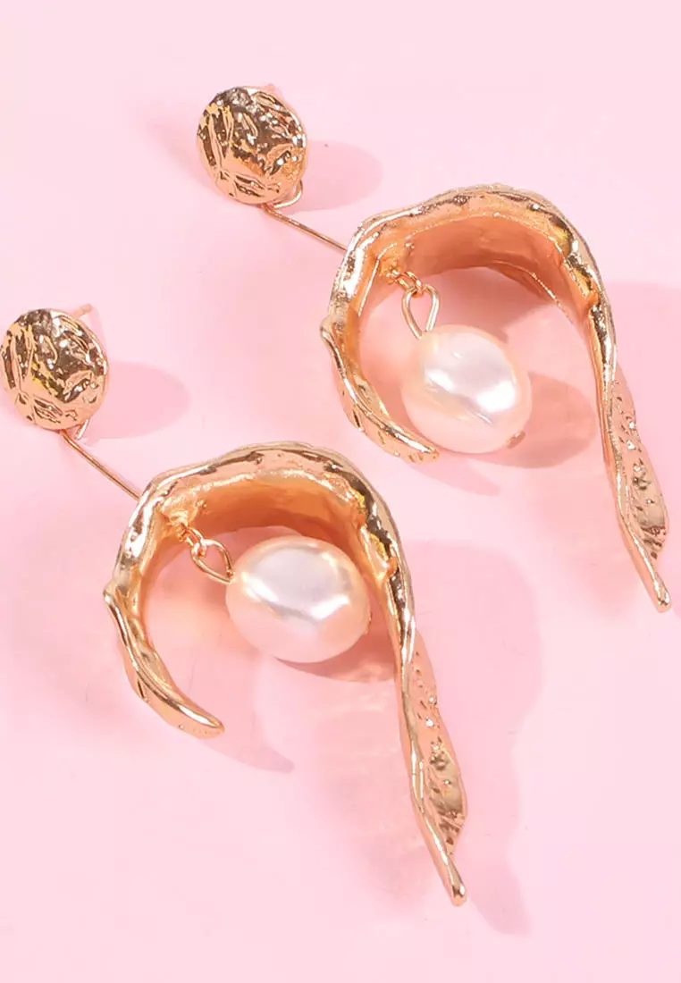 Geometric Irregular C Shape Pearl Pendant Earrings A21032406