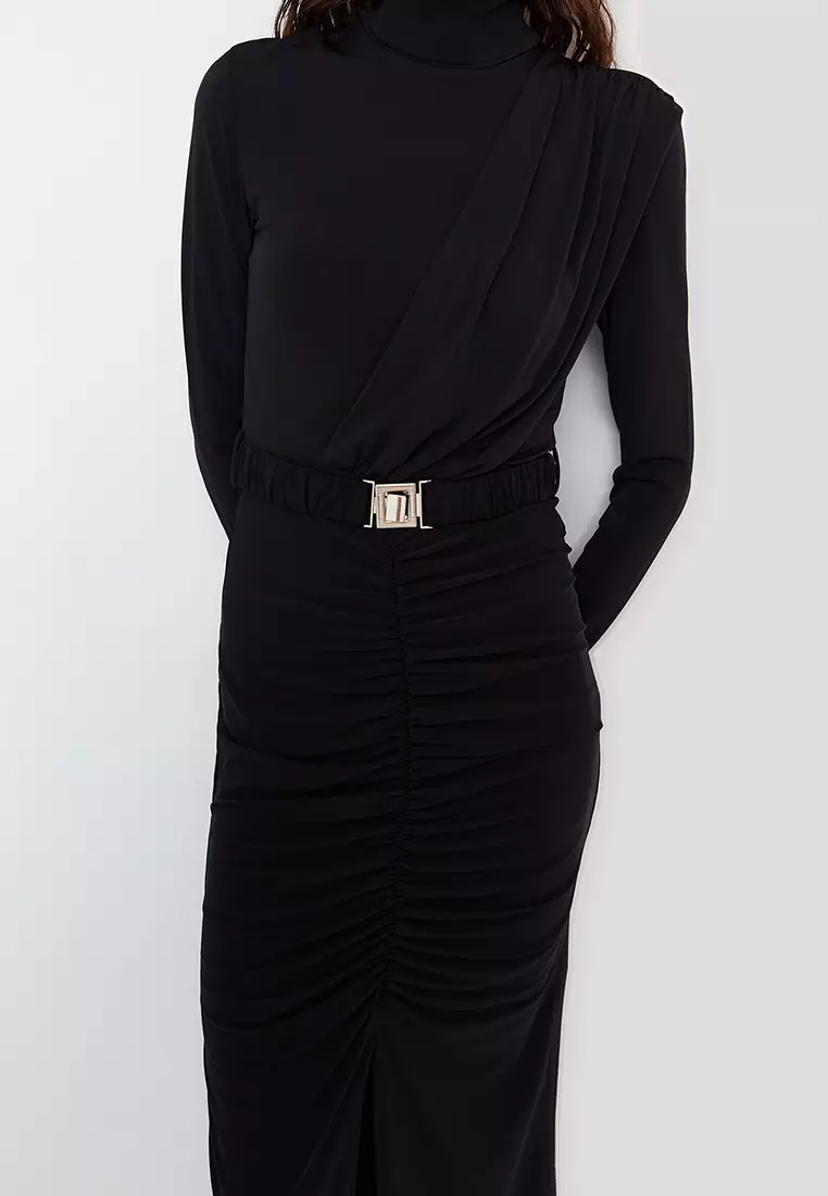 Fitted/Situated Collar Knitted Dress with a Belt