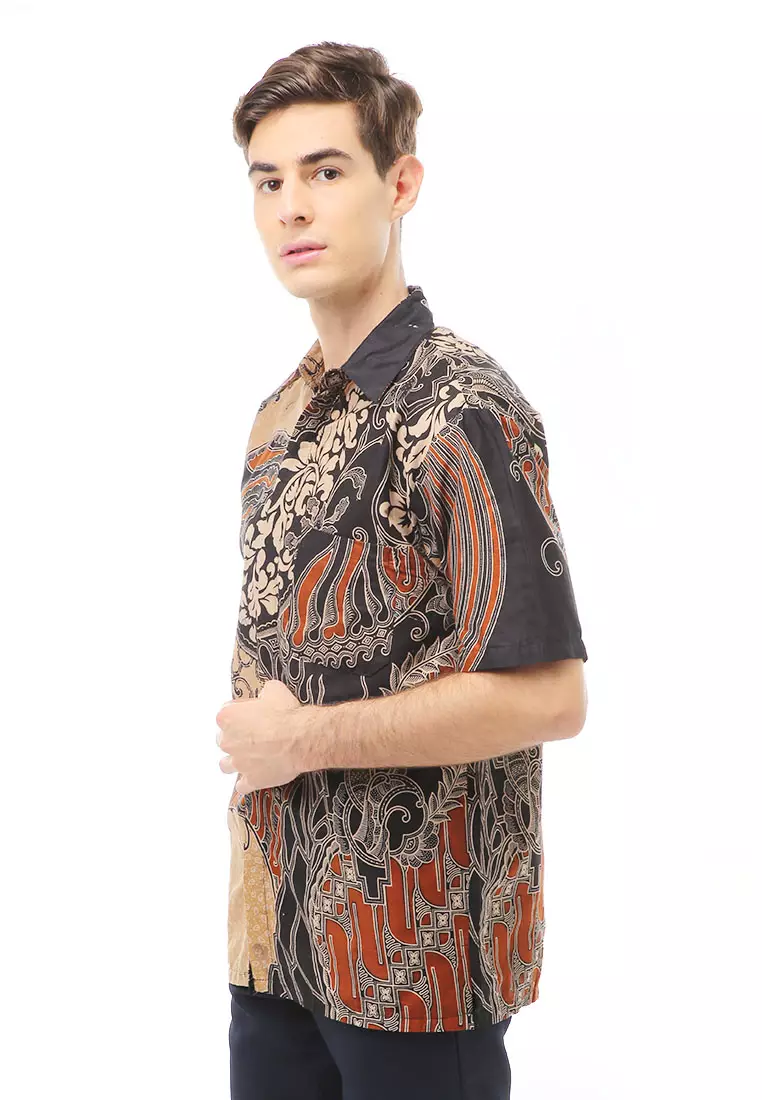 Kendrick Atasan Formal Kemeja Batik Pria Slim Fit Motif Cap Short Sleeve Material Cotton ORIGINAL - Brown