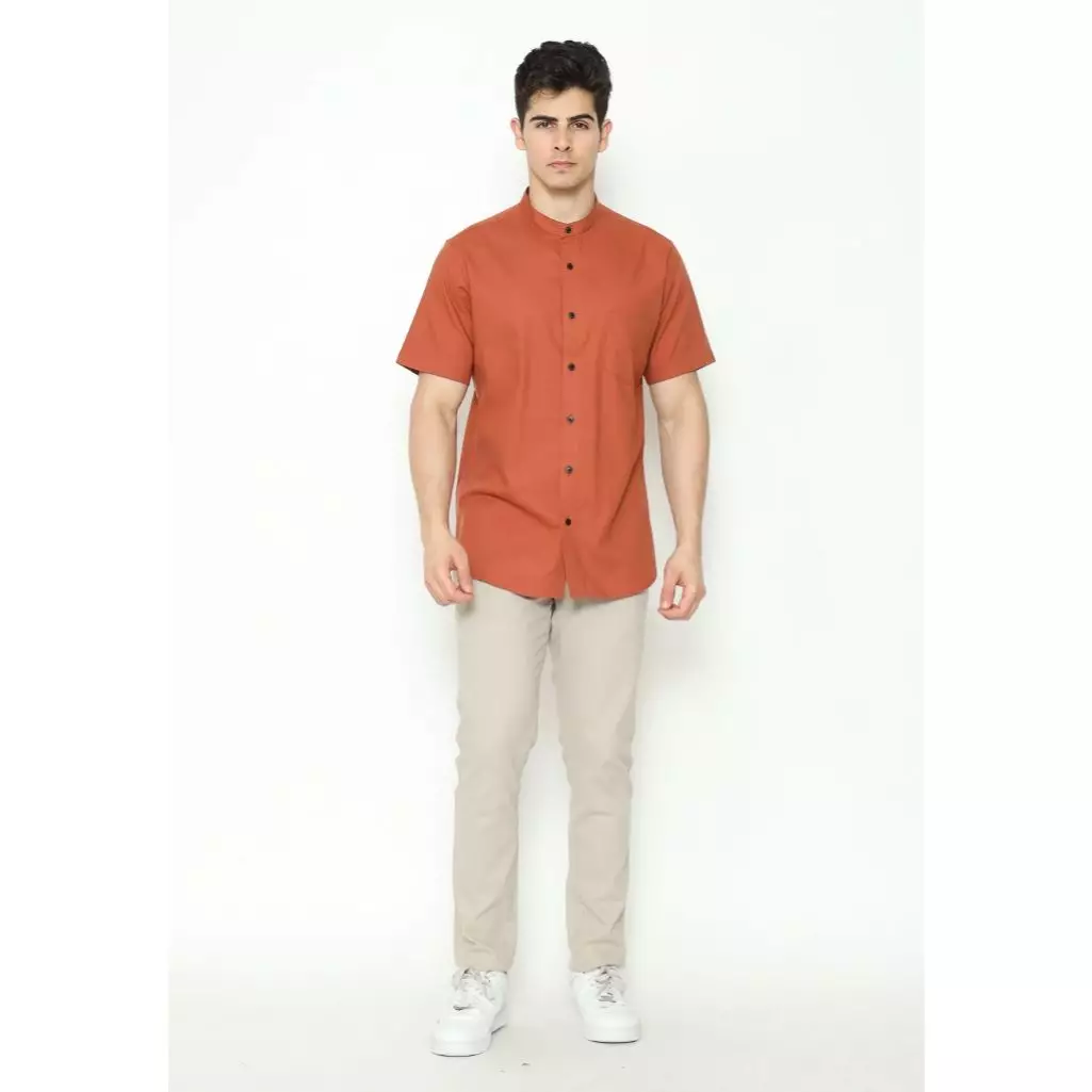 MAGINOT Kemeja Pria KOKO Basic Polos Lengan Pendek TERRACOTTA
