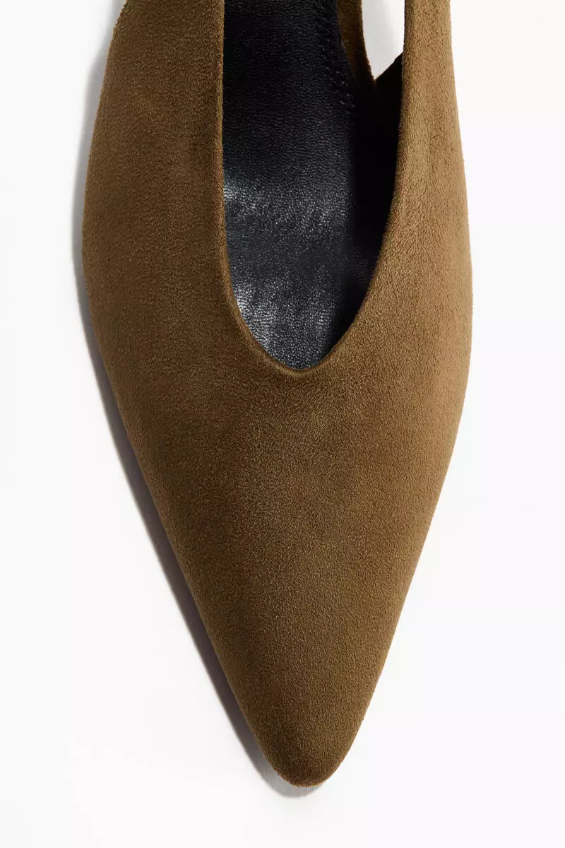 Kitten-heeled slingbacks