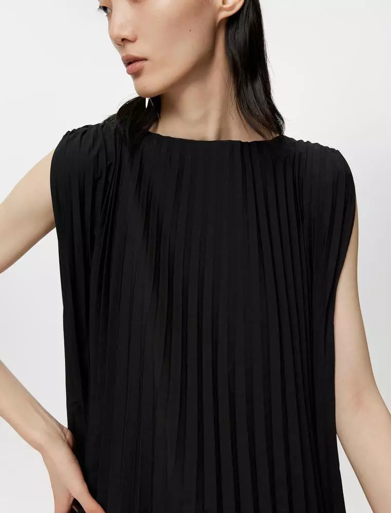 Sleeveless dress