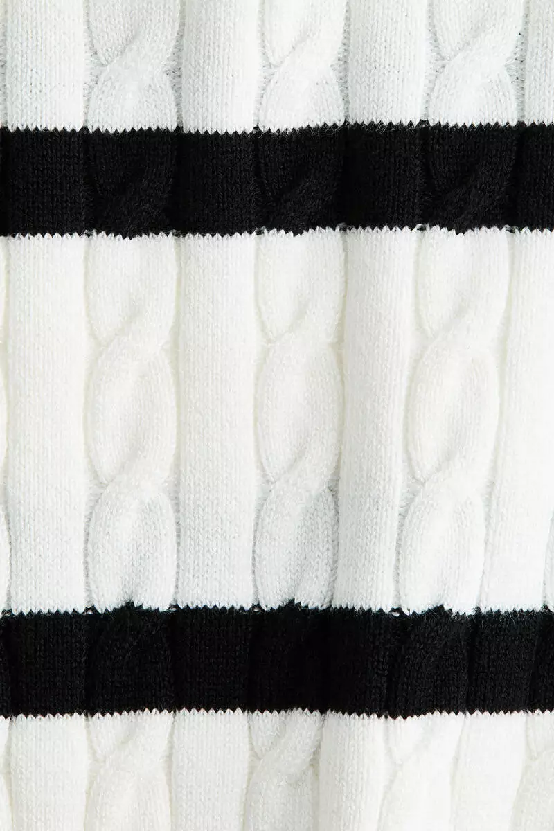 Cable-knit jumper
