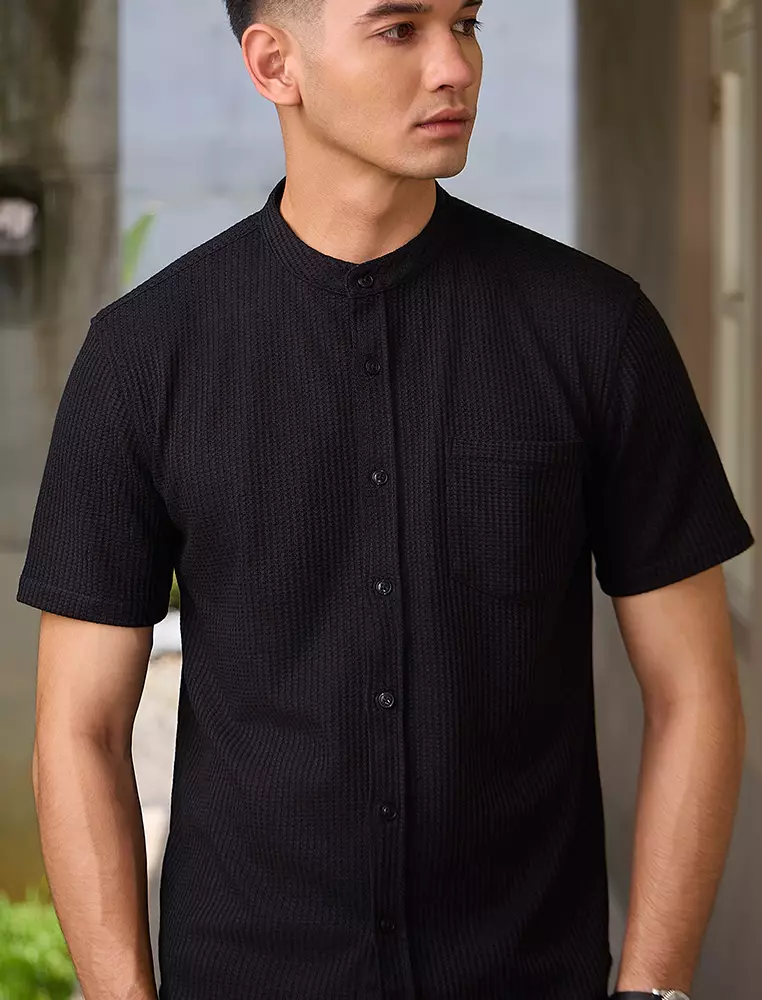 OXCON kemeja Tangan Pendek Waffle Kerah Collarless Hitam