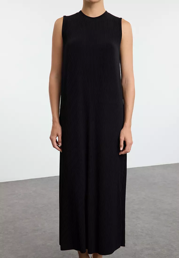 Straight Sleeveless Dress