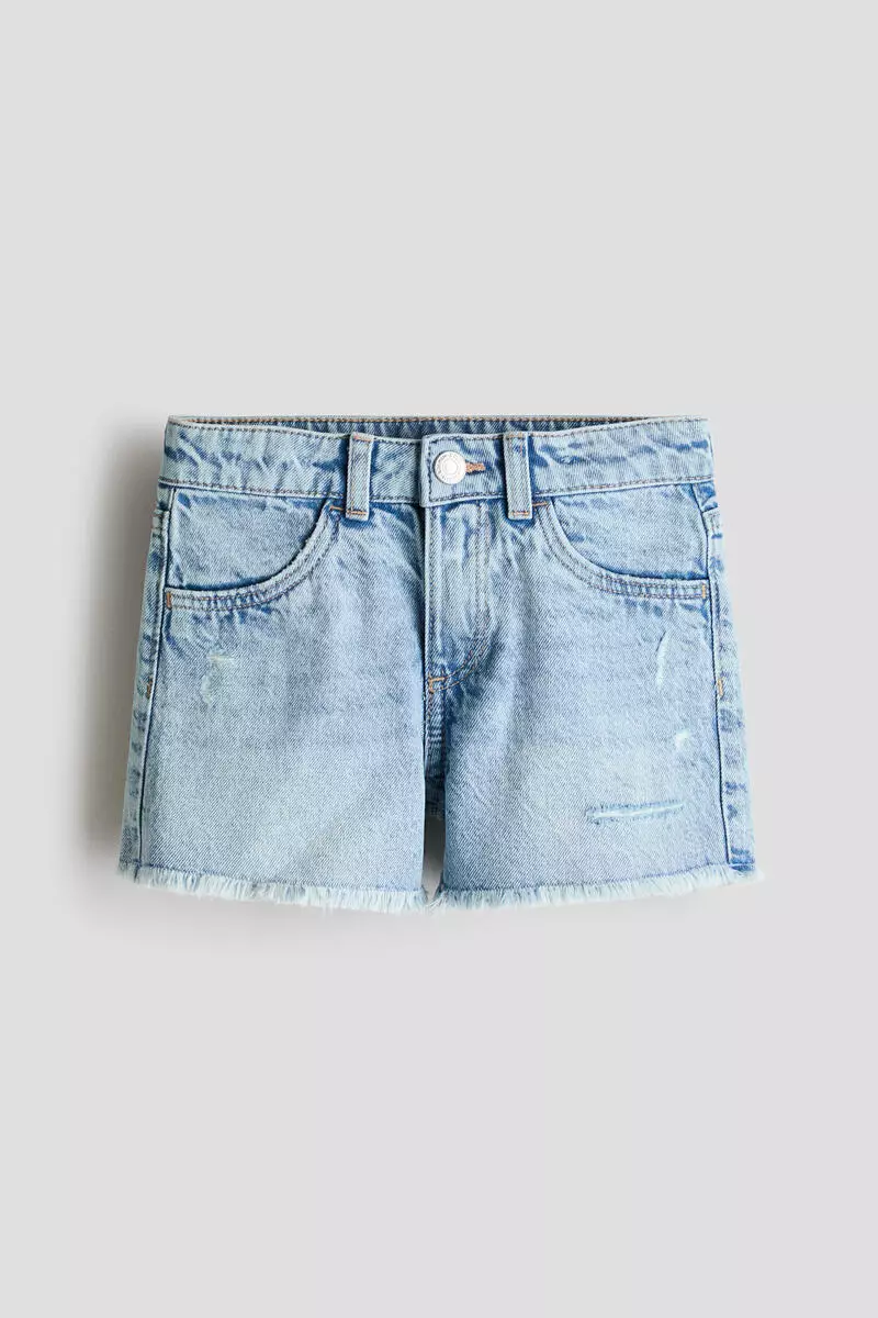 Frayed denim shorts