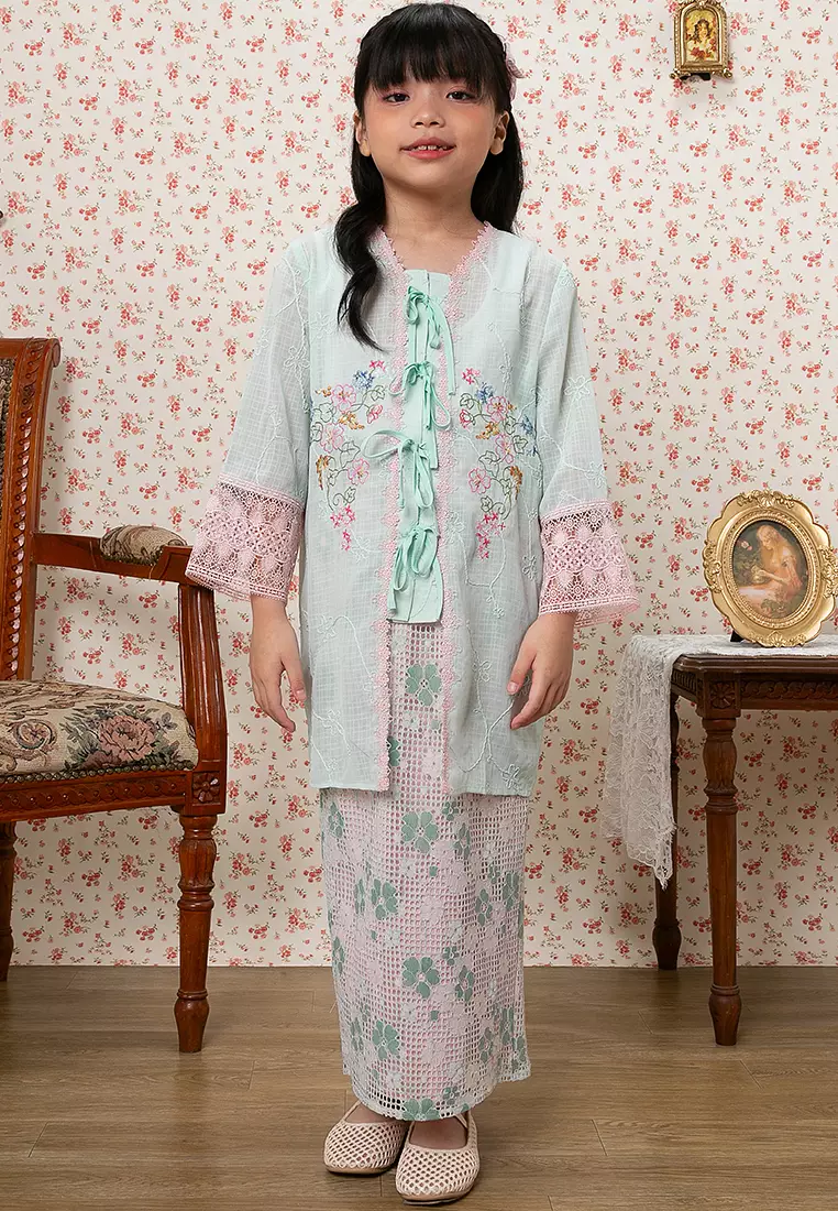 AYANA EMBROIDERED KEBAYA SET
