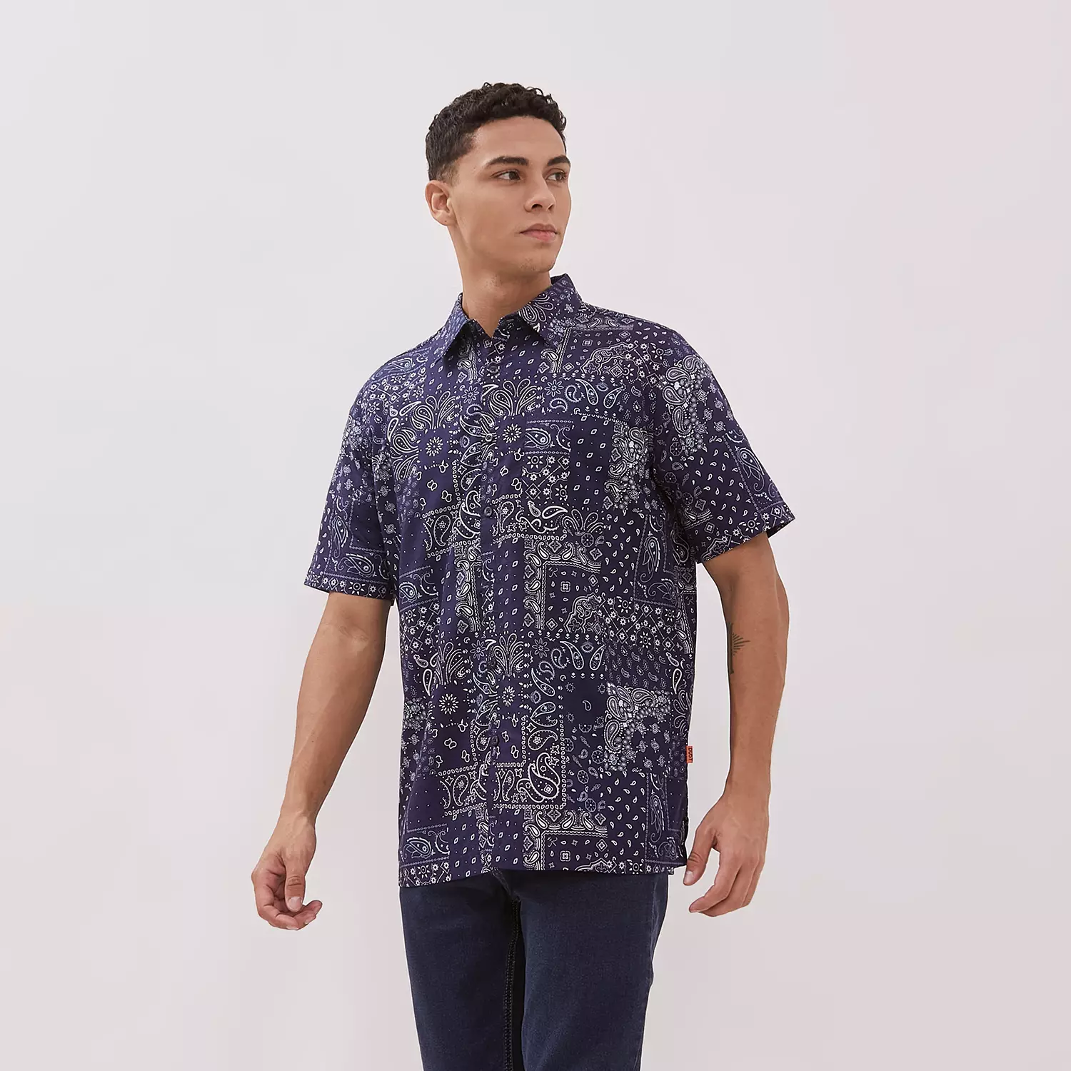 DUST Kemeja Rio Abstrak Navy (DM. 1439)