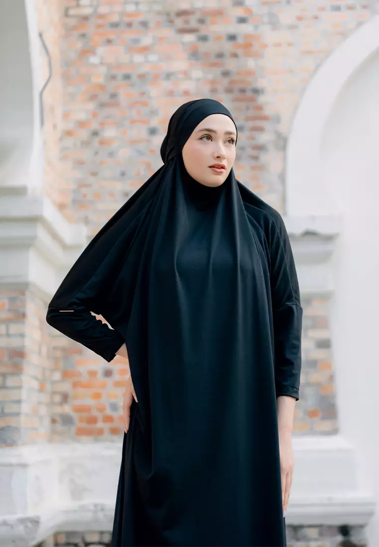 Shameera Abaya in Black (Lozy x Hamidah)