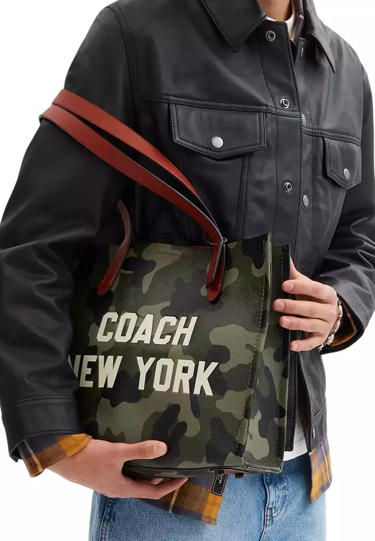 Relay Tote Bag 34 With Camo Print And Coach Graphic - Camo CY811