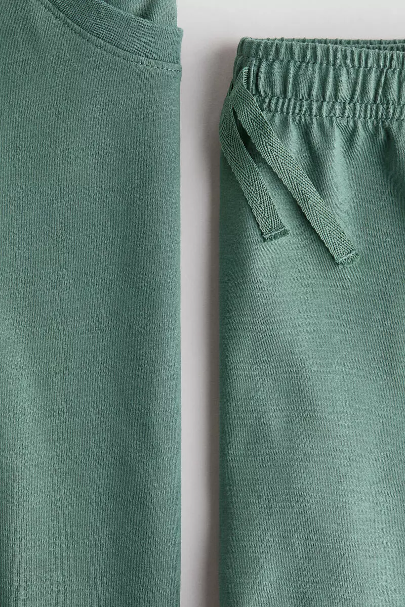 2-piece T-shirt and shorts set