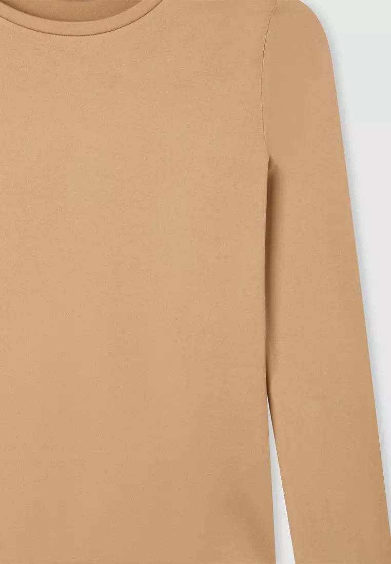 Woman Long-Sleeved T-Shirt