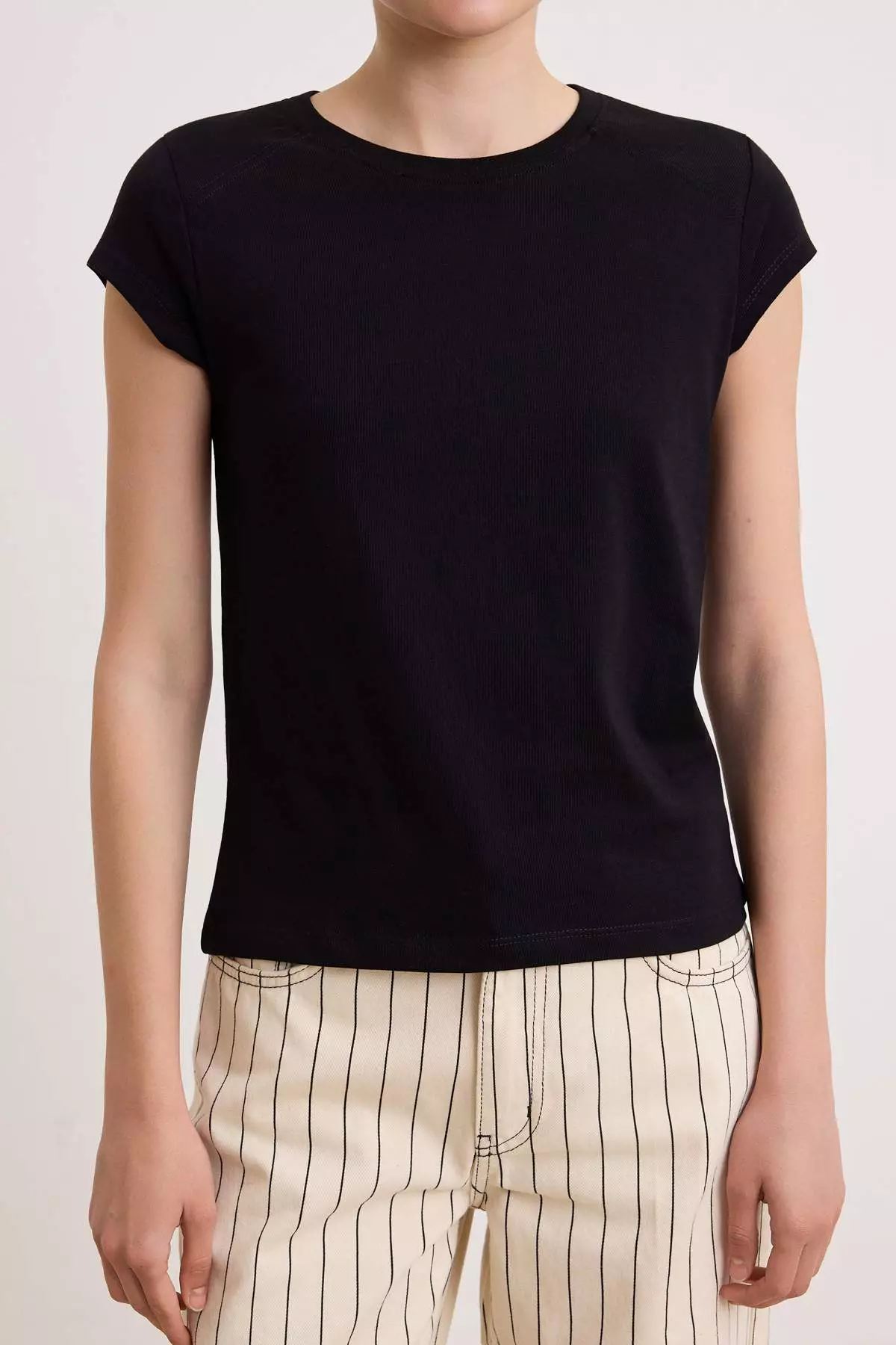 Black Fitted/Bodycon Short Sleeve 100% Cotton Knitted T-Shirt Twoss26Ts00252