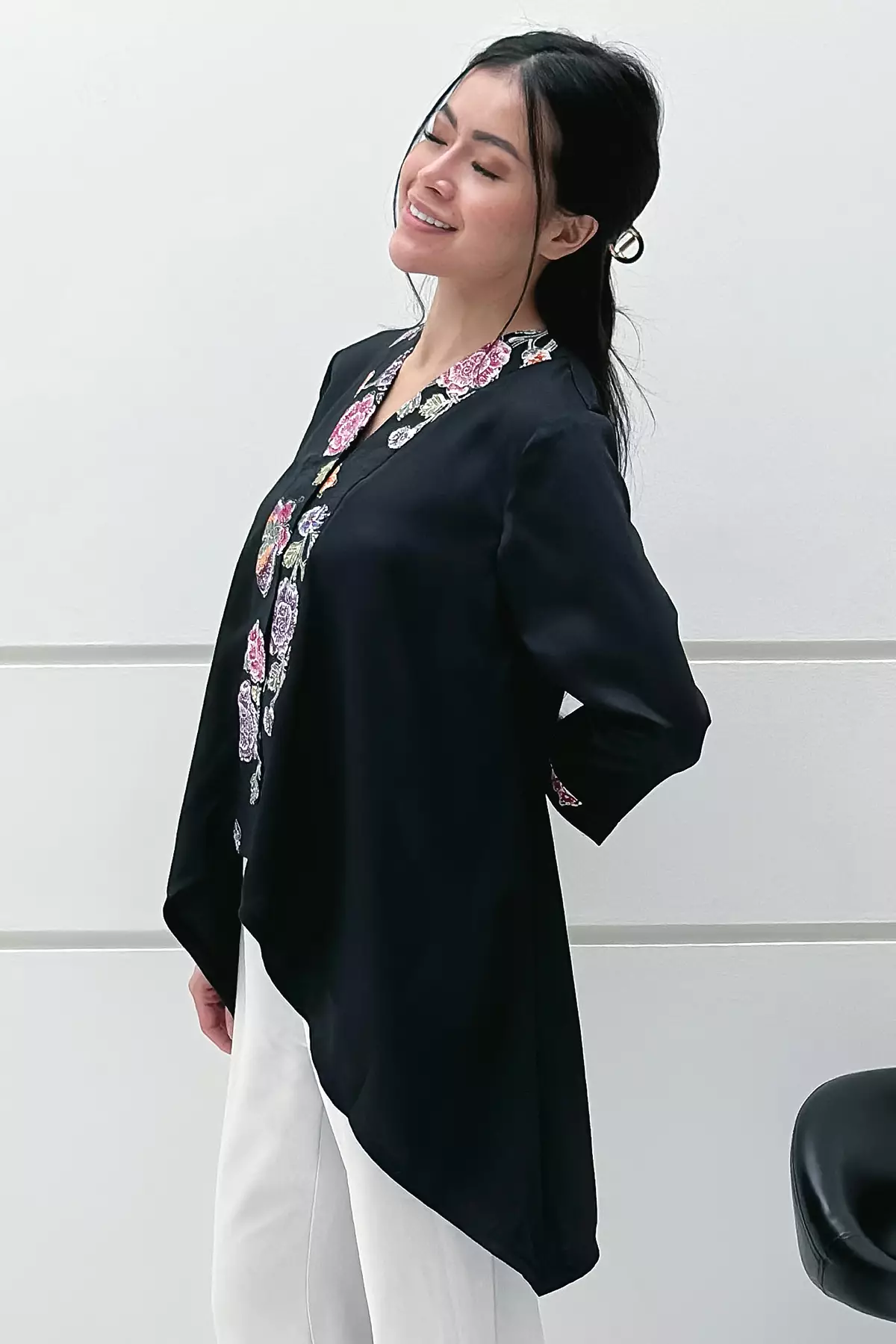 Batari Batik Encim Hitam Kebaya Asimetris