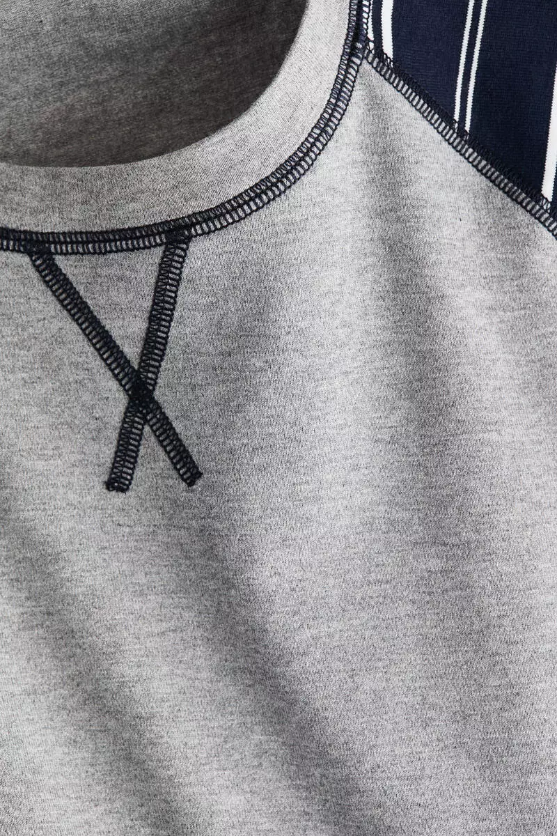 Long-sleeved cotton top