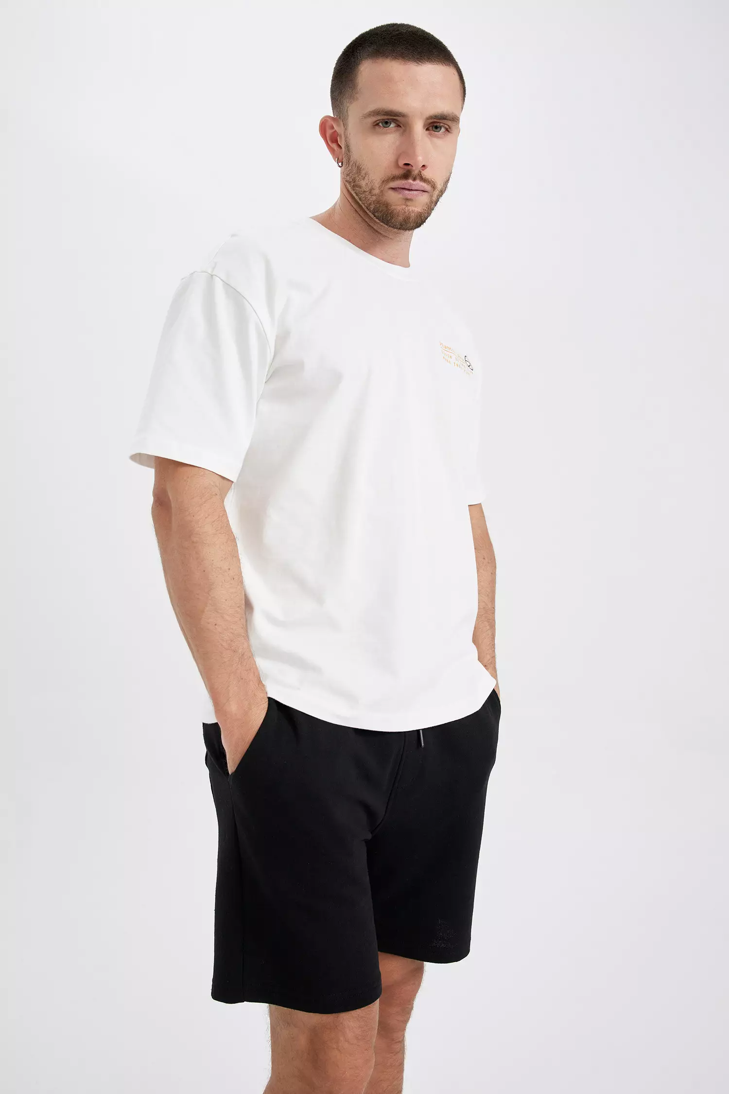 DeFacto T-shirt oversize girocollo a maniche corte per uomo