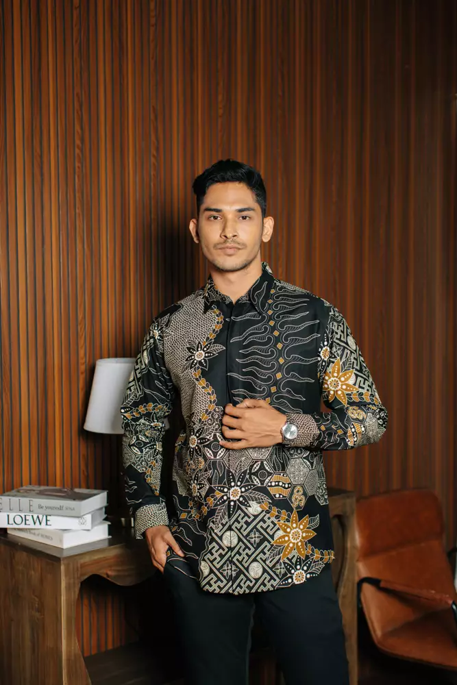Arvian Black Kemeja Batik Slim fit Tricot Pria Katun