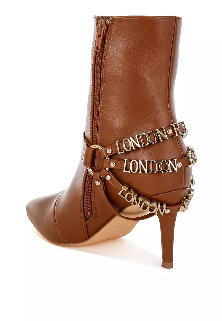 Sepatu bot Stiletto dengan detail tali kekang warna cokelat